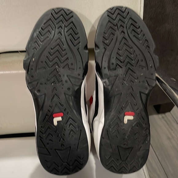 Grant Hill 1 95 “Reintroduced” wht/blk/red Hill 2 “96” wht/blk - Picture 3 of 9